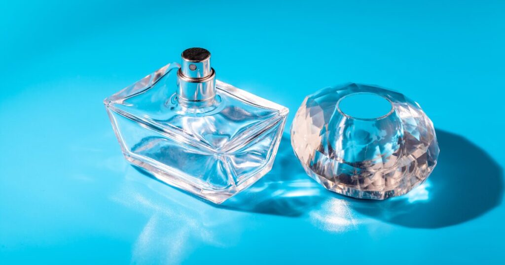 【比較表】香水とオードトワレの違いは「香料の濃度」!オードパルファム、オーデコロンまで徹底解説