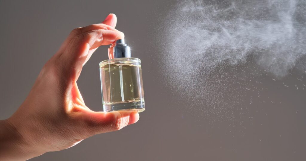 【きつい匂い対策】絶対に迷惑をかけない香水の「付け方」マナー4選